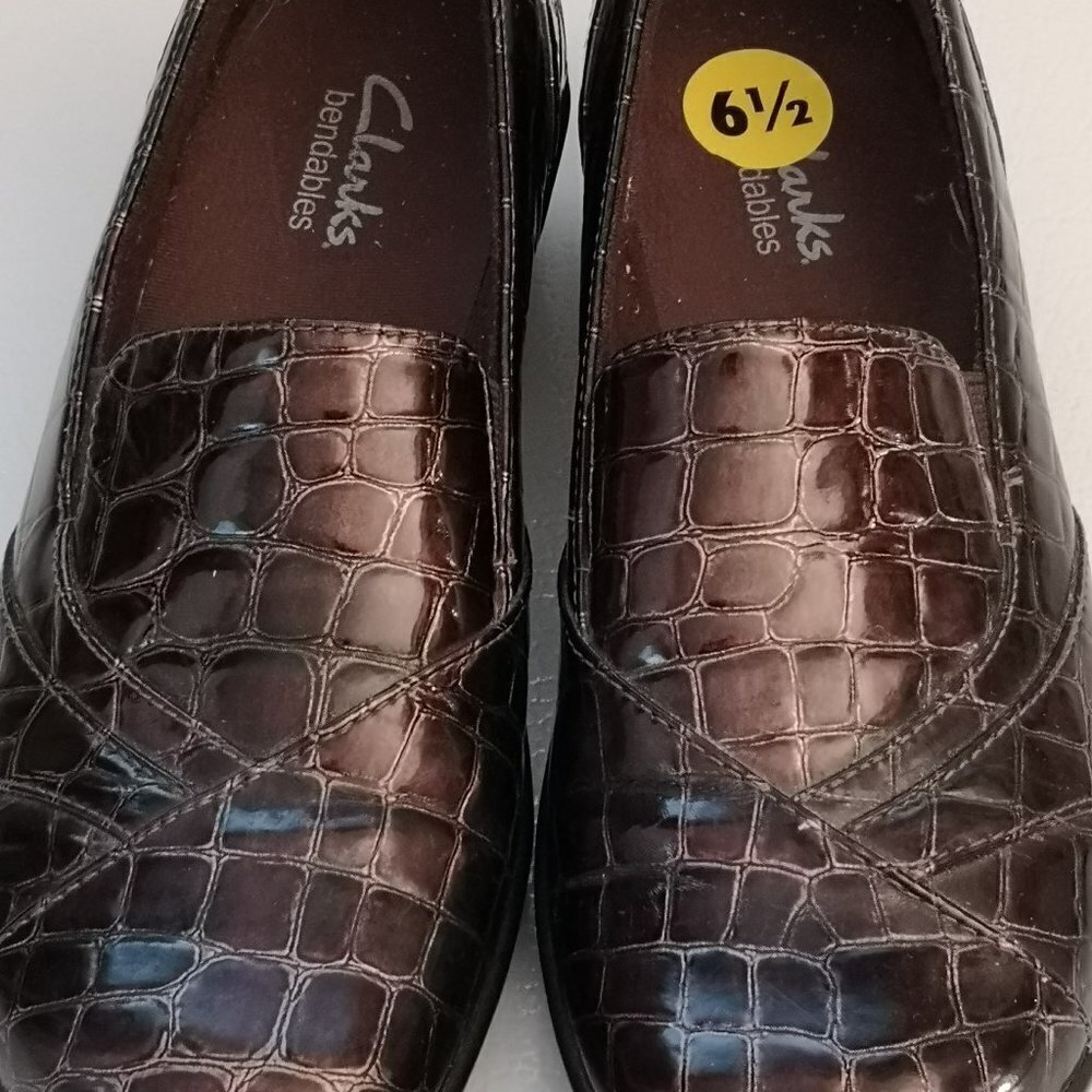 Clarks Bendables Ladies Size 6.5 Dark Brown Faux Leather Casual Shoes